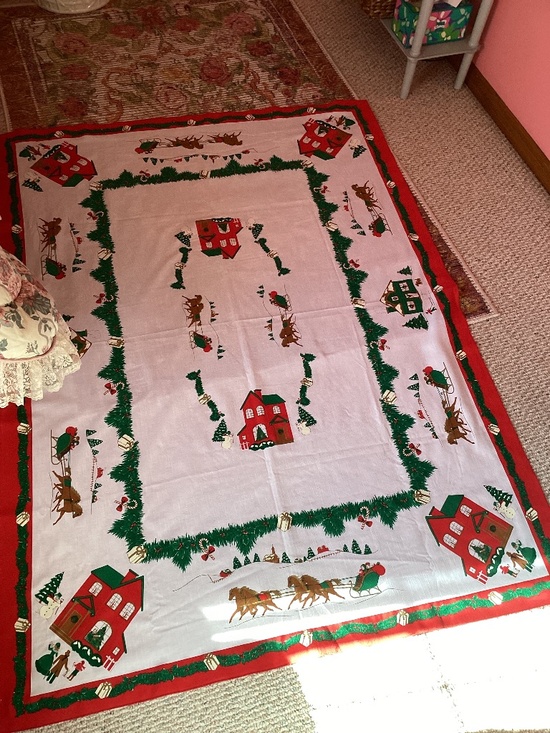 *Vintage Christmas Tablecloth* Excellent Condition * - Picture 8 of 11